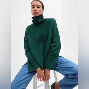 GAP 24/7 Split-Hem Turtleneck Sweater